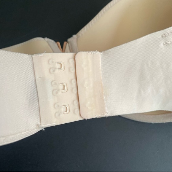 Victoria's Secret Very sexy multi-way nude bra 32DDD - Picture 5 of 9